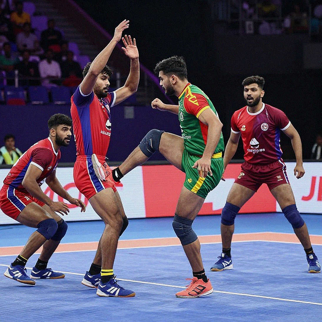 দিন-১ শেষে বাংলাদেশ শীর্ষে, কিন্তু পয়েন্ট-পার্থক্যের সিঁড়ি অন্য কথা বলে