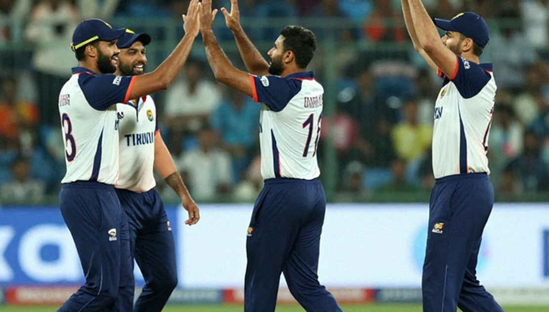 লাহোরের শিশির, টস আর একটা যাচাইহীন ডাবল সেঞ্চুরি: পাকিস্তান-ইংল্যান্ড ম্যাচের আসল হিসাব লাহোরের শিশির, টস আর একটা যাচাইহীন ডাবল সেঞ্চুরি: পাকিস্তান-ইংল্যান্ড ম্যাচের আসল হিসাব