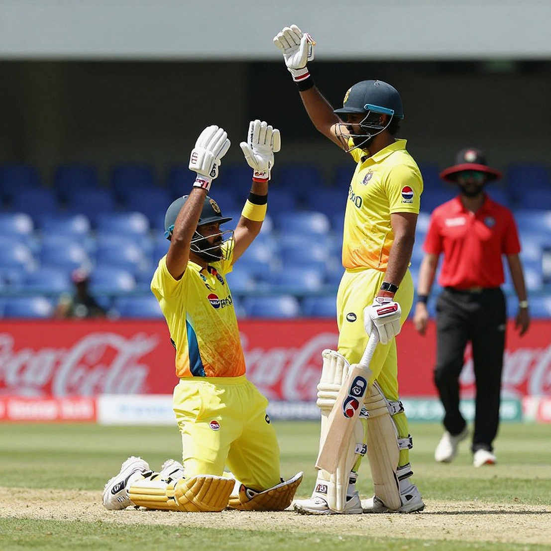 এক ওভার পিছিয়ে: জিম্বাবুয়ের কাছে হার ও আইসিসির ৫ শতাংশ জরিমানার আড়ালে বাংলাদেশের আসল বিল এক ওভার পিছিয়ে: জিম্বাবুয়ের কাছে হার ও আইসিসির ৫ শতাংশ জরিমানার আড়ালে বাংলাদেশের আসল বিল