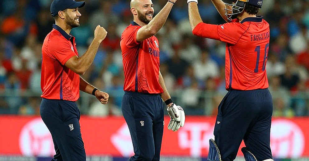 নীরবতা যখন রিফটে নেমে আসে: একটি খালি বিশ্লেষণ থেকে ক্রীড়া সাংবাদিকতার সত্যিকারের সংকট নীরবতা যখন রিফটে নেমে আসে: একটি খালি বিশ্লেষণ থেকে ক্রীড়া সাংবাদিকতার সত্যিকারের সংকট